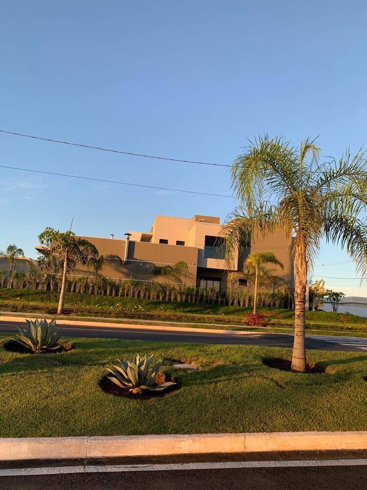 Casa à venda com 3 quartos, 317m² - Foto 1