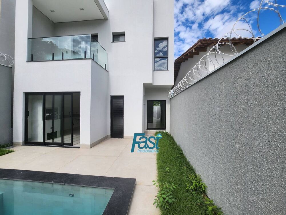 Casa à venda com 3 quartos, 131m² - Foto 2