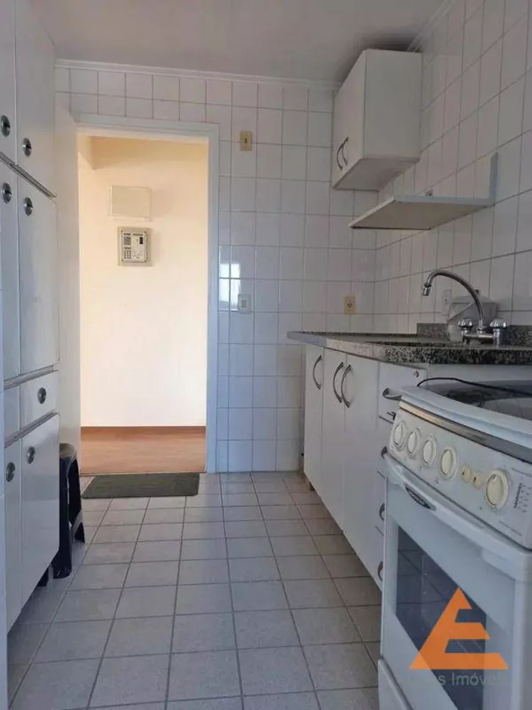 Apartamento à venda com 3 quartos, 80m² - Foto 4