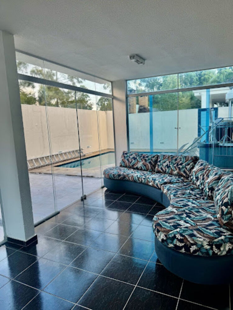 Casa de Condomínio à venda e aluguel com 4 quartos, 400m² - Foto 2