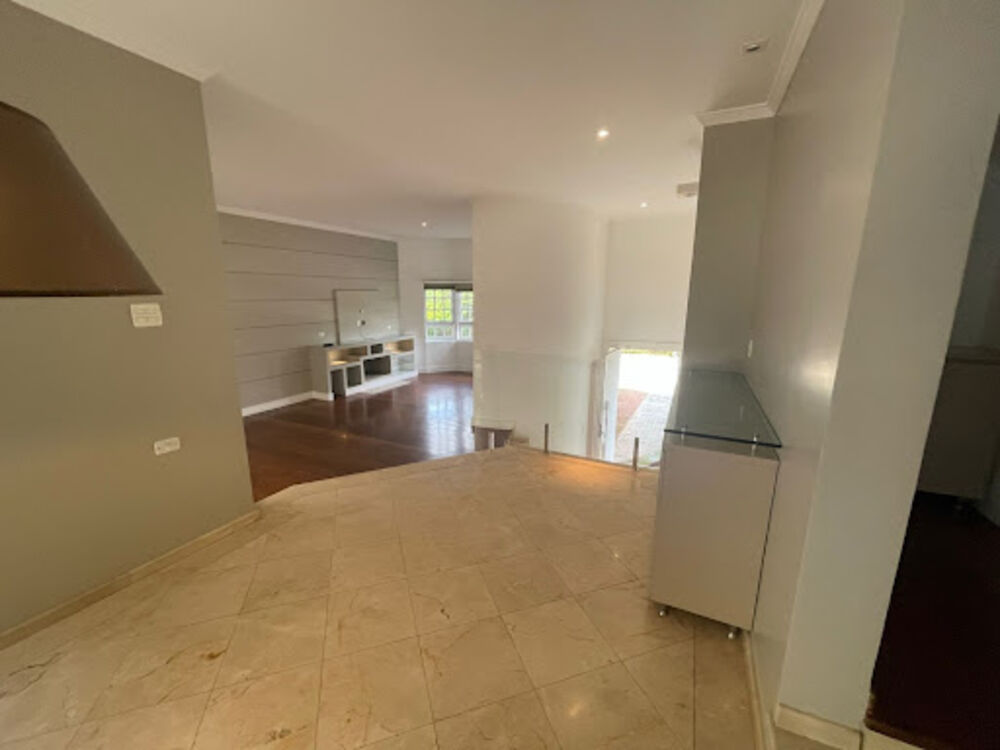 Casa de Condomínio para alugar com 4 quartos, 350m² - Foto 2