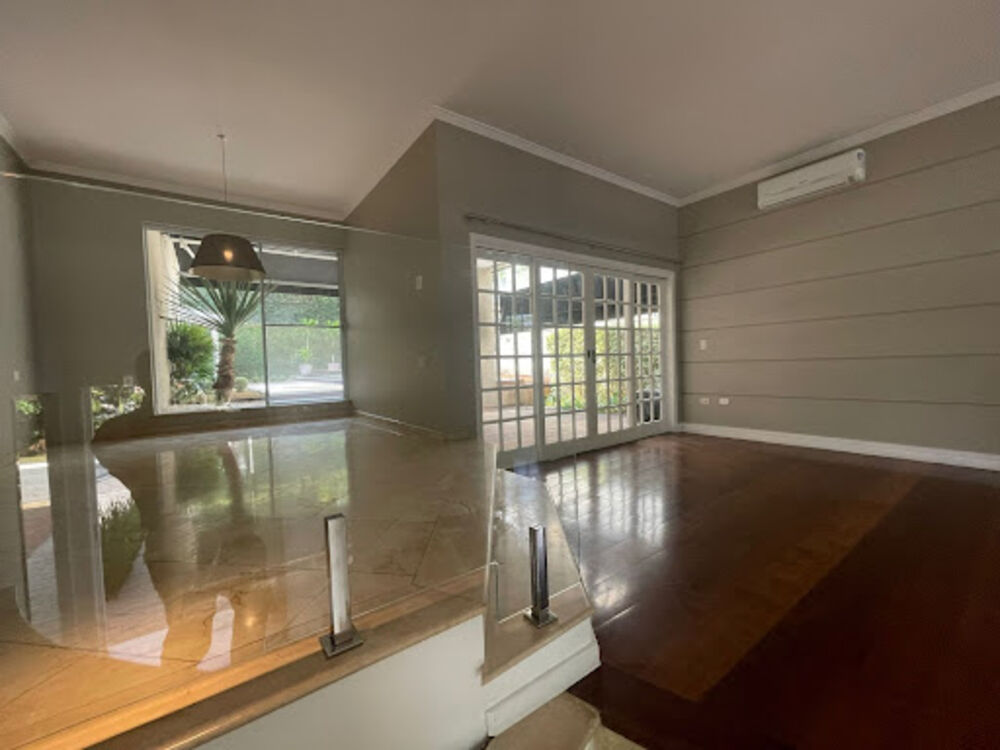 Casa de Condomínio para alugar com 4 quartos, 350m² - Foto 1