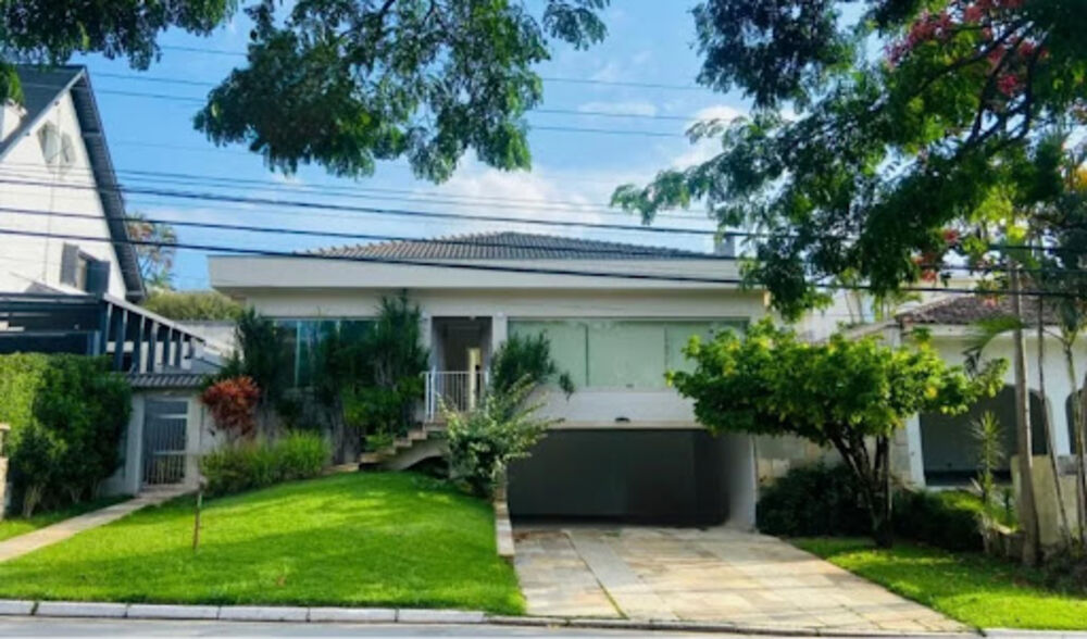 Casa de Condomínio para alugar com 5 quartos, 320m² - Foto 1