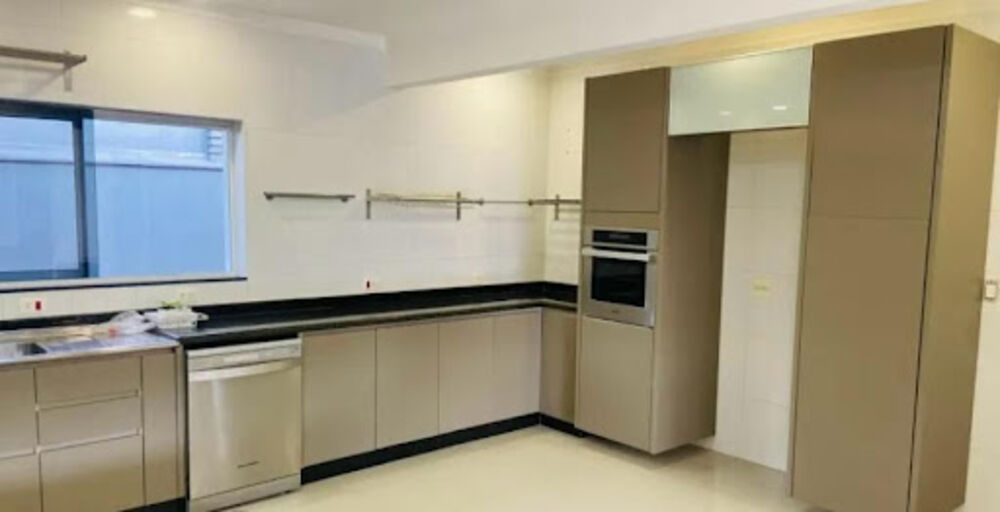 Casa de Condomínio para alugar com 5 quartos, 320m² - Foto 6