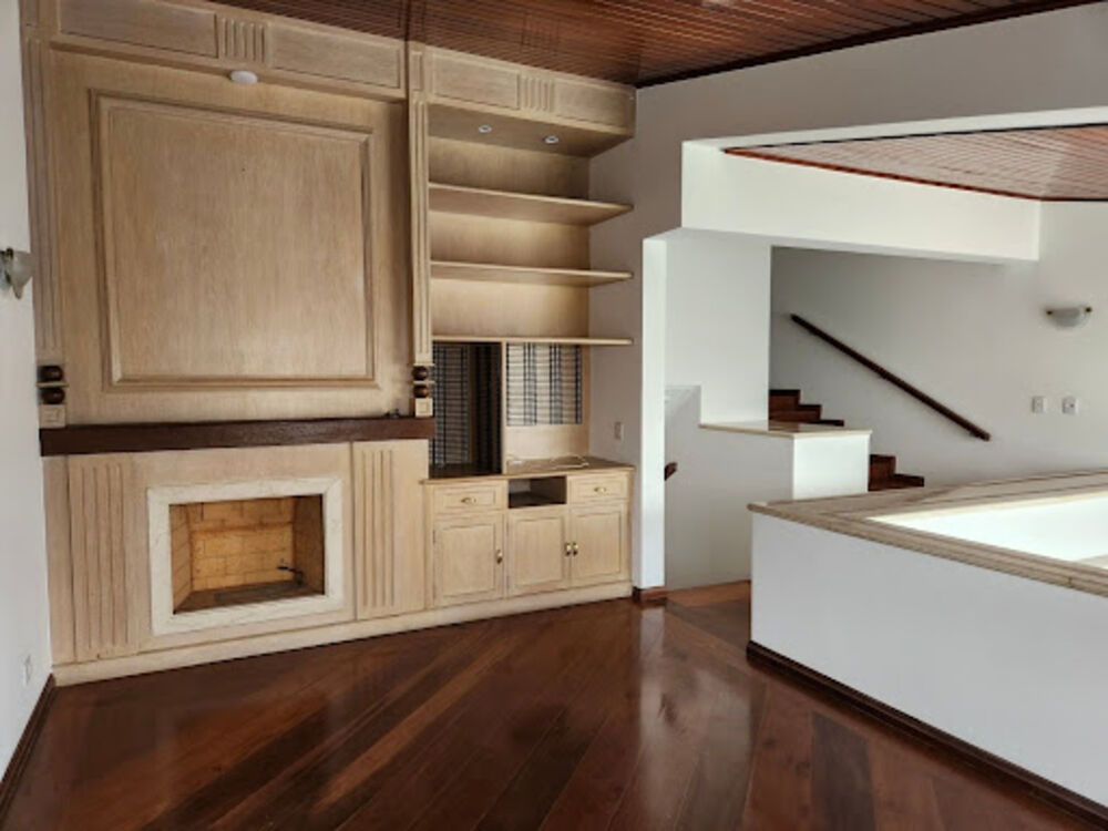 Casa de Condomínio à venda e aluguel com 4 quartos, 550m² - Foto 1