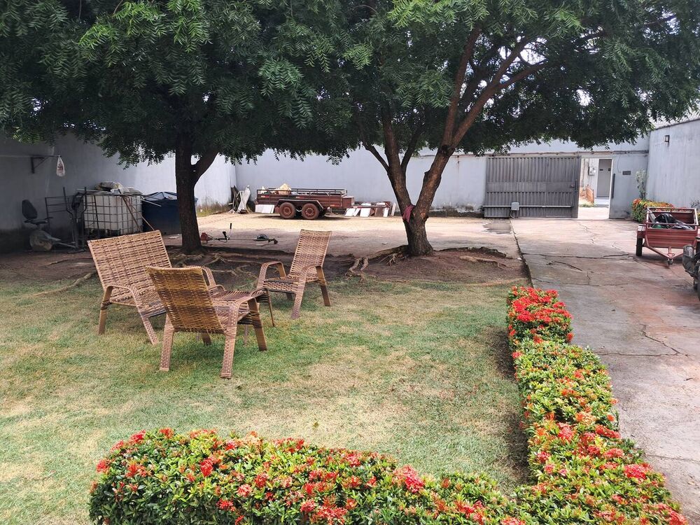 Casa à venda com 3 quartos, 330m² - Foto 1