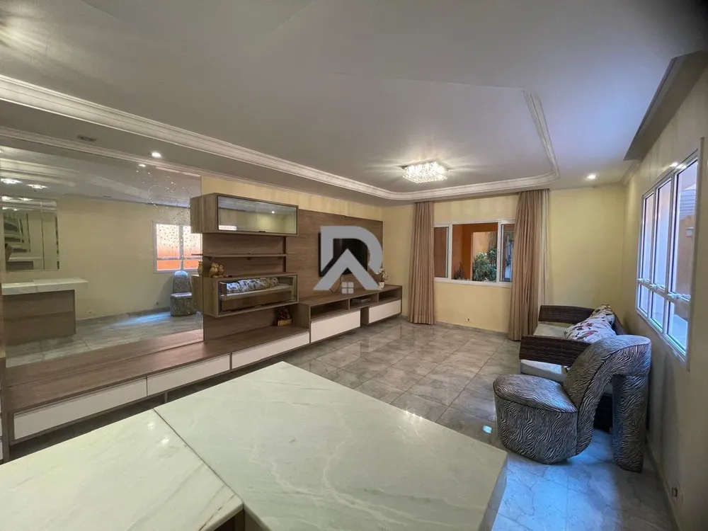 Casa, 4 quartos, 228 m² - Foto 1