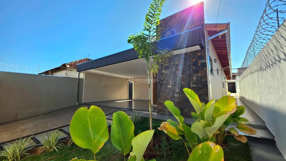 Casa, 3 quartos, 218 m² - Foto 1