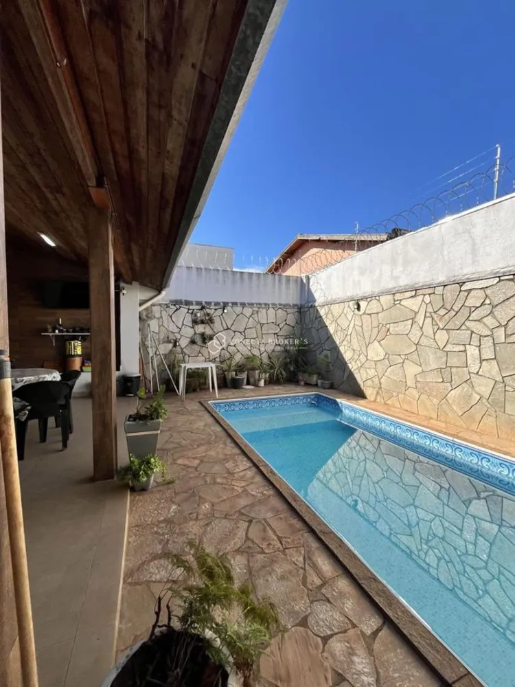 Casa, 3 quartos, 217 m² - Foto 1