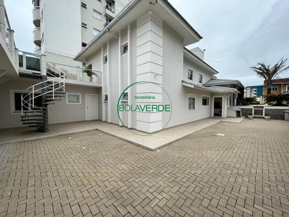 Casa à venda com 3 quartos, 240m² - Foto 2