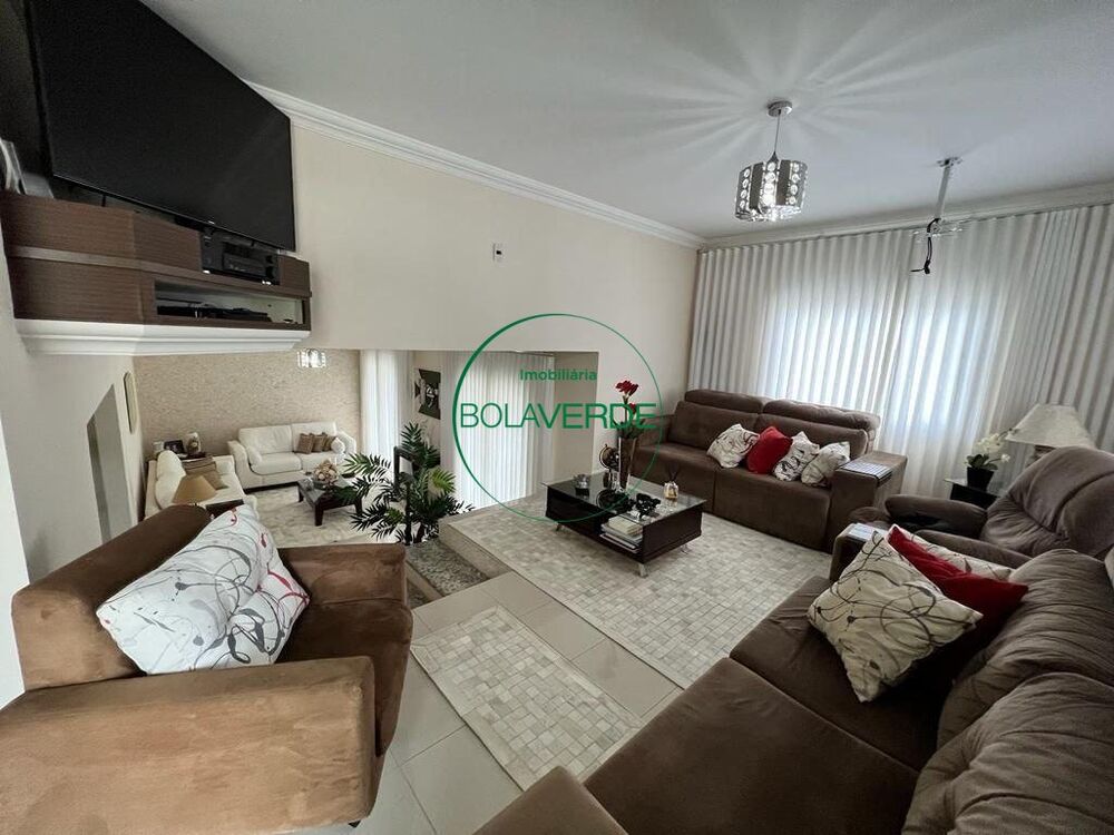 Casa à venda com 3 quartos, 240m² - Foto 3