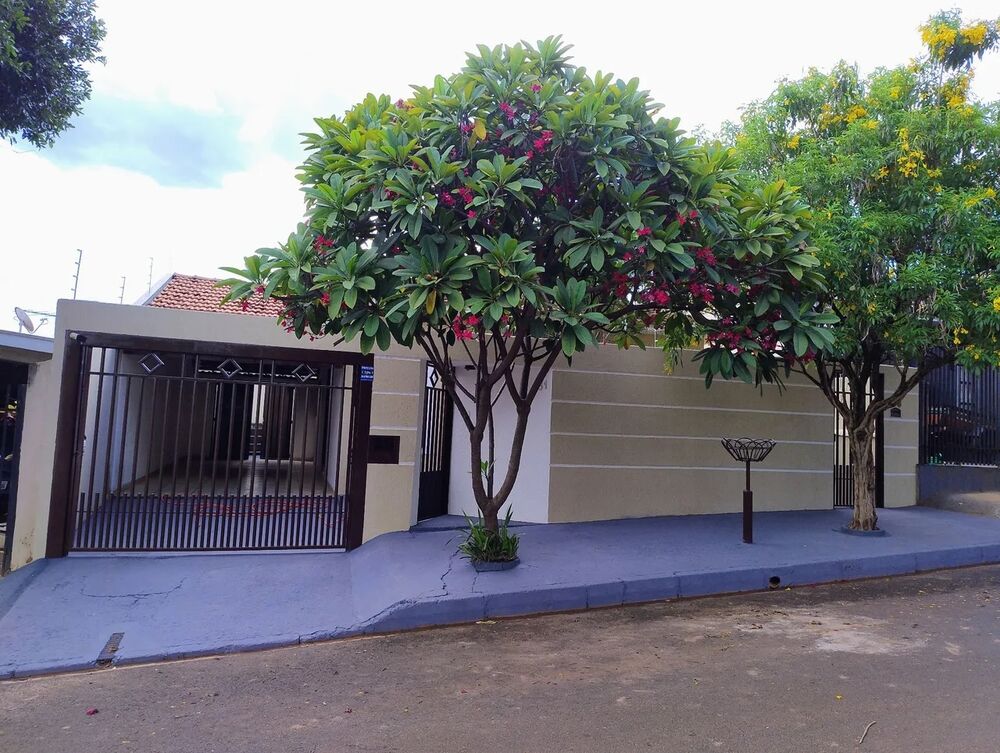 Casa à venda com 3 quartos, 240m² - Foto 1