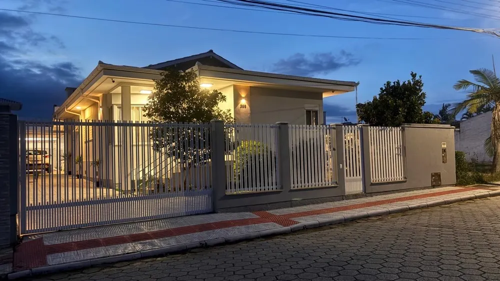 Casa, 3 quartos, 146 m² - Foto 1