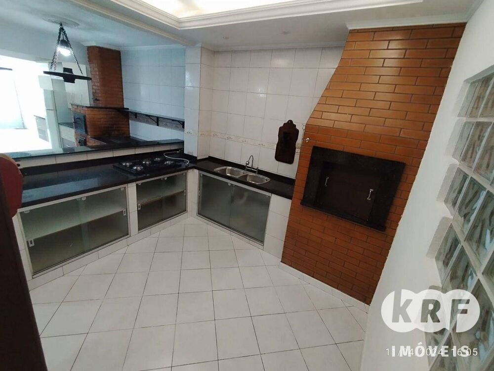 Casa à venda com 4 quartos, 300m² - Foto 1
