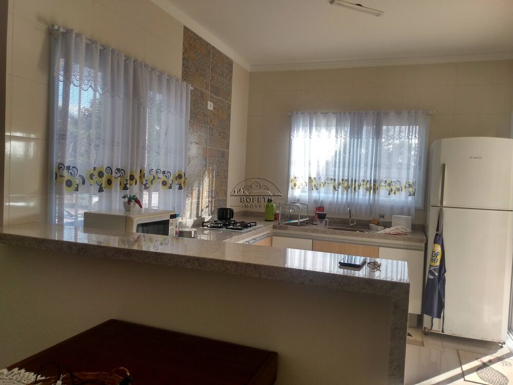 Casa à venda com 2 quartos, 1500m² - Foto 2