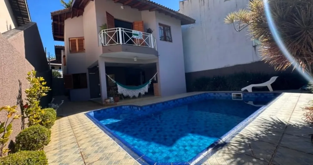 Casa, 5 quartos, 232 m² - Foto 1