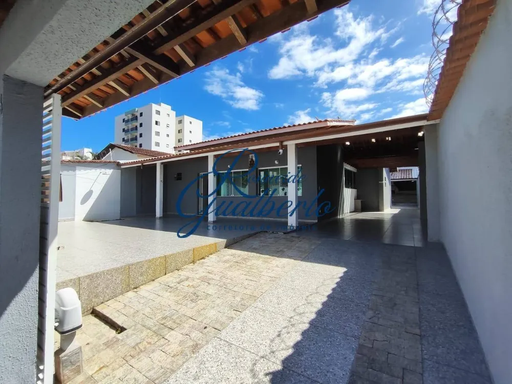 Casa, 4 quartos, 210 m² - Foto 1