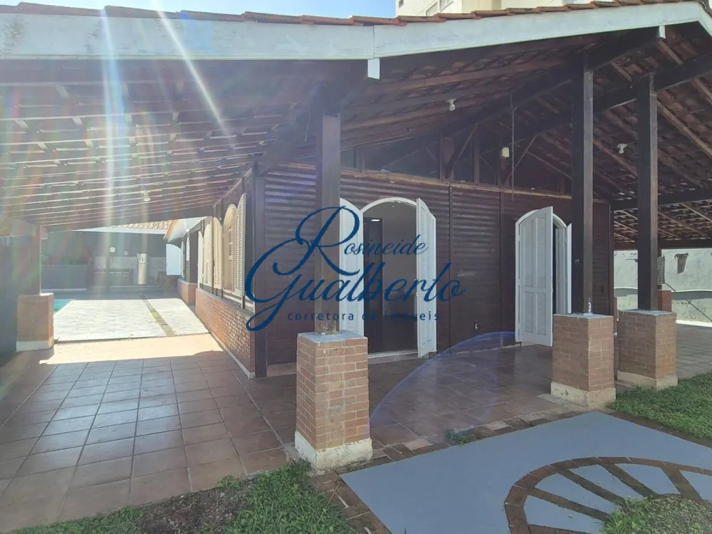 Casa, 4 quartos, 236 m² - Foto 1