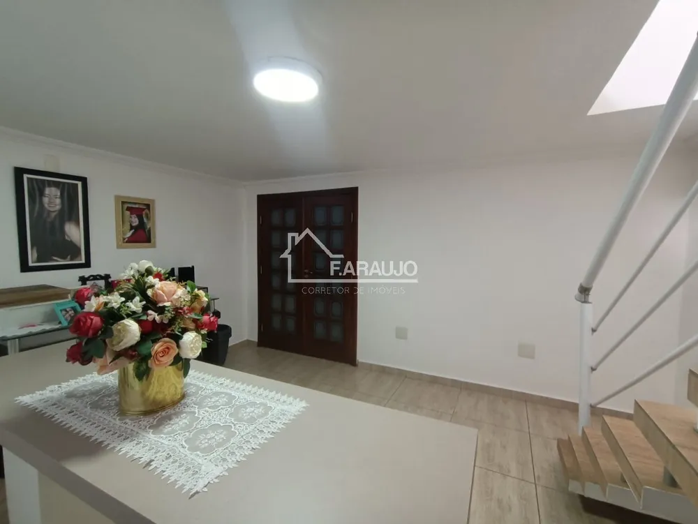 Casa, 4 quartos, 243 m² - Foto 4