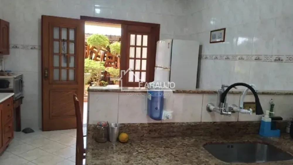 Casa, 3 quartos, 200 m² - Foto 3