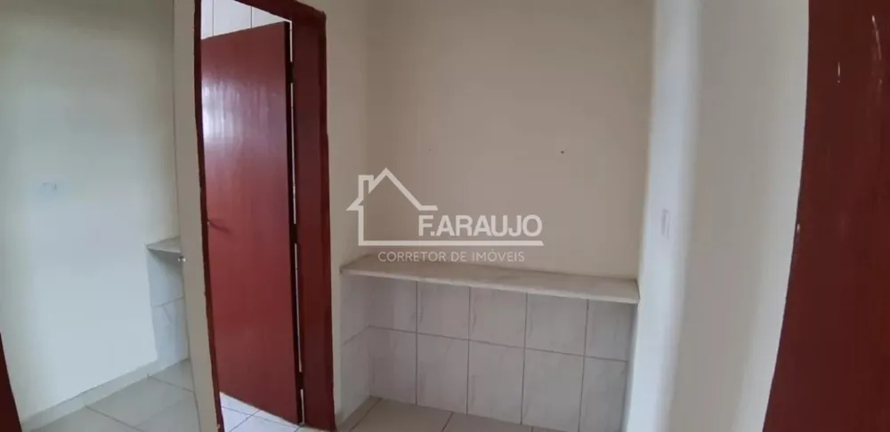 Casa, 4 quartos, 240 m² - Foto 1