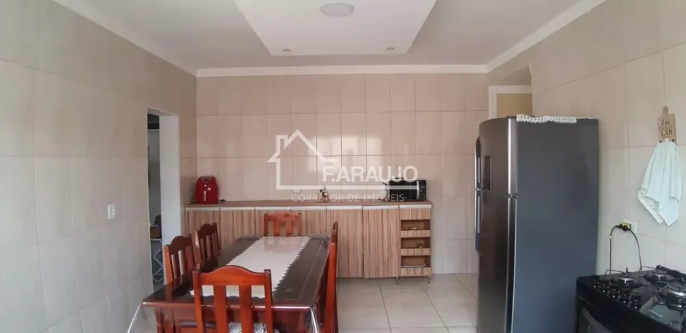Casa, 4 quartos, 240 m² - Foto 2