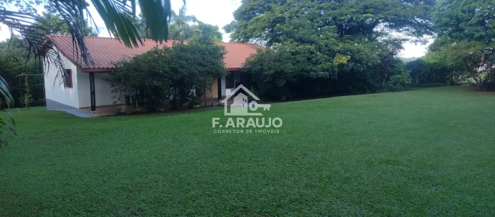 Chácara, 3 quartos, 2800 m² - Foto 1