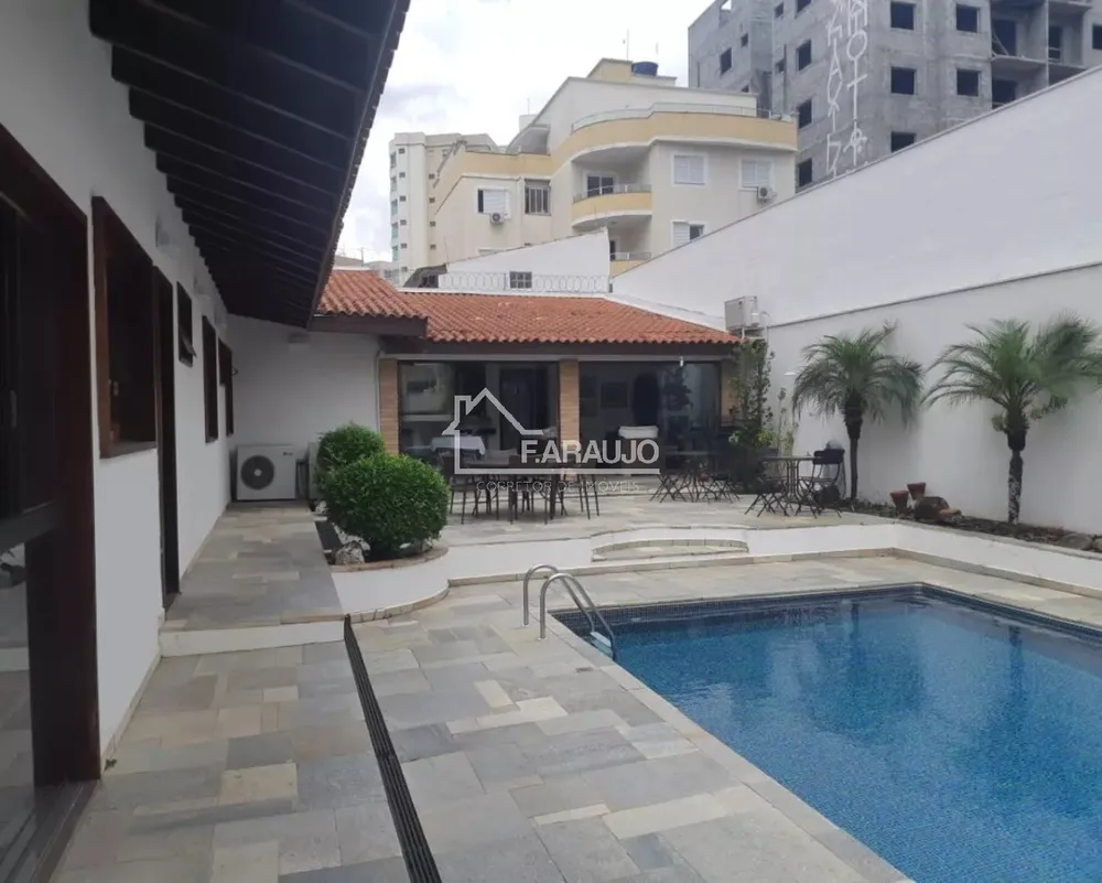 Casa, 3 quartos, 300 m² - Foto 1