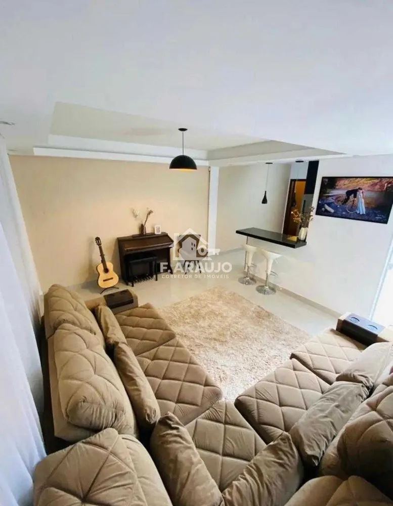 Casa, 3 quartos, 164 m² - Foto 1