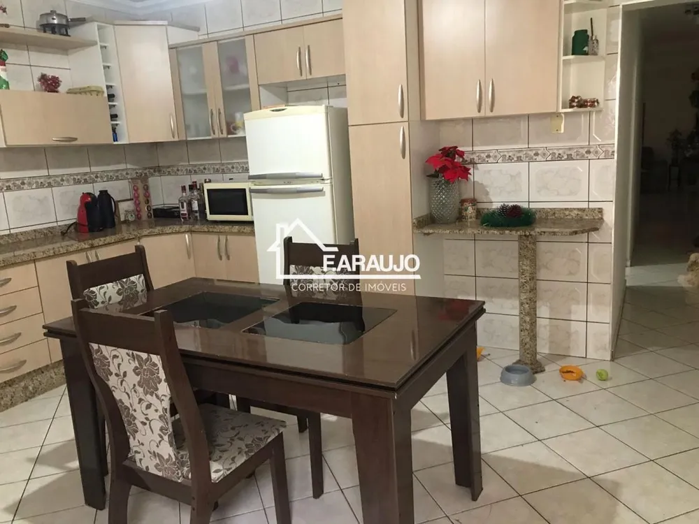 Casa, 3 quartos, 207 m² - Foto 5