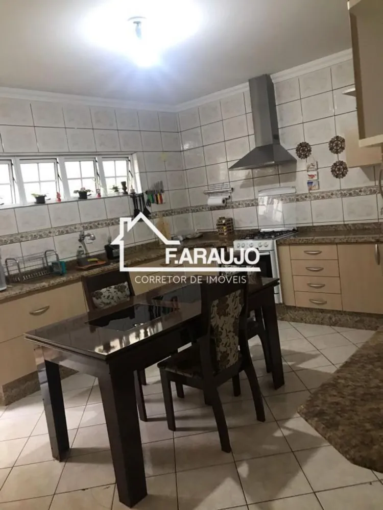 Casa, 3 quartos, 207 m² - Foto 1