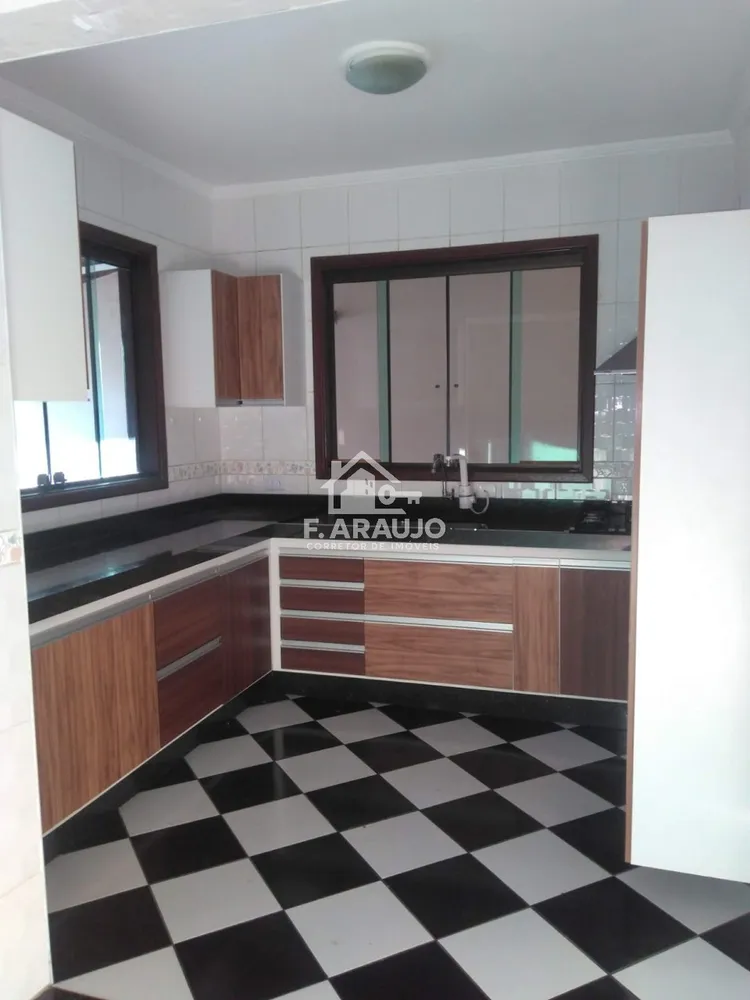 Casa, 3 quartos, 300 m² - Foto 8