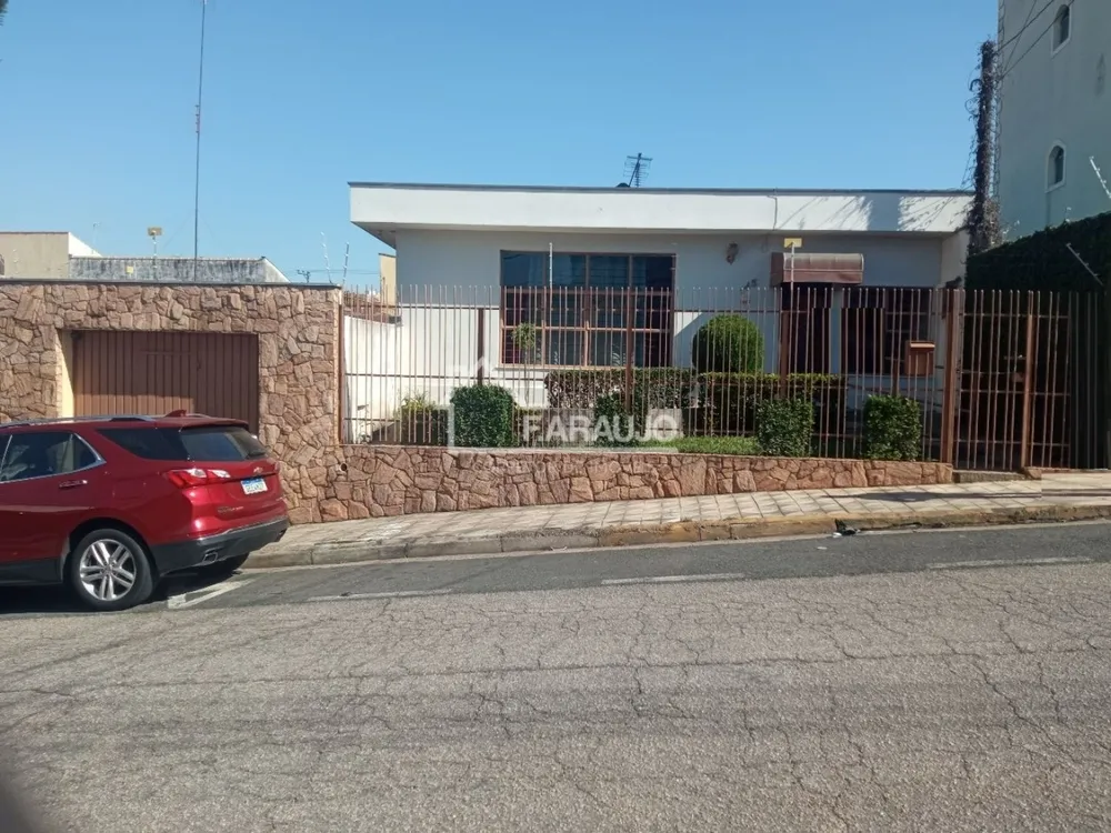 Casa, 4 quartos, 225 m² - Foto 1