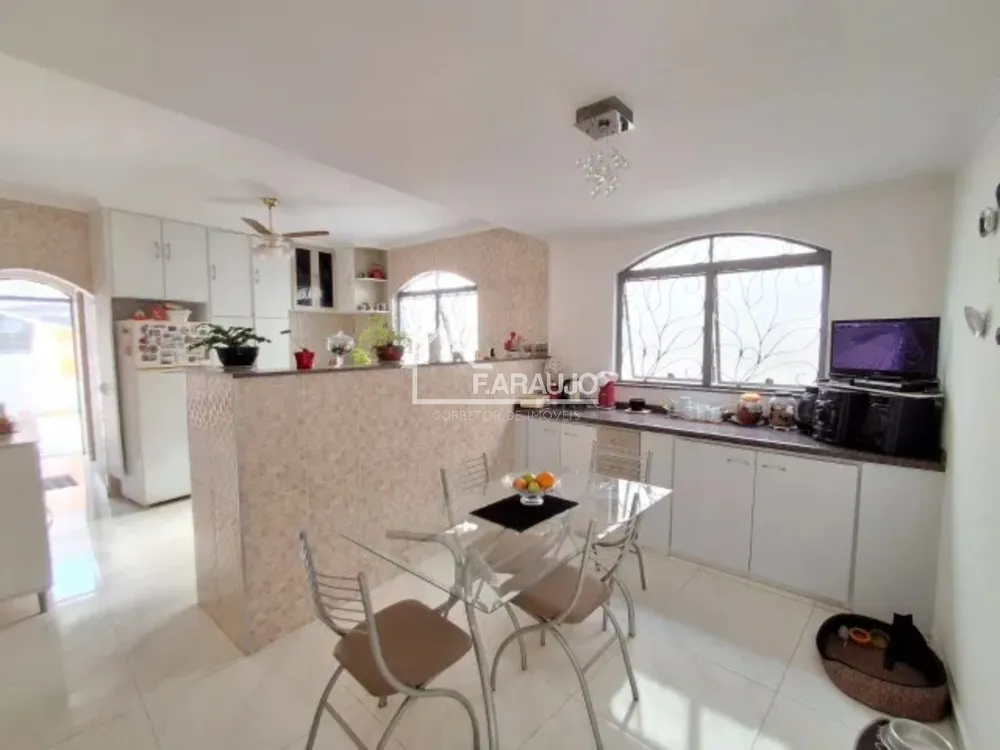 Casa, 3 quartos, 234 m² - Foto 13