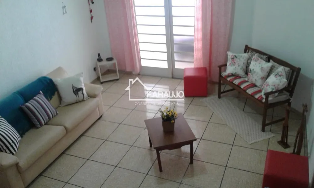 Casa, 3 quartos, 234 m² - Foto 1