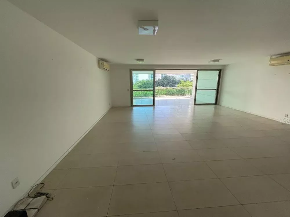 Apartamento à venda com 4 quartos, 275m² - Foto 2