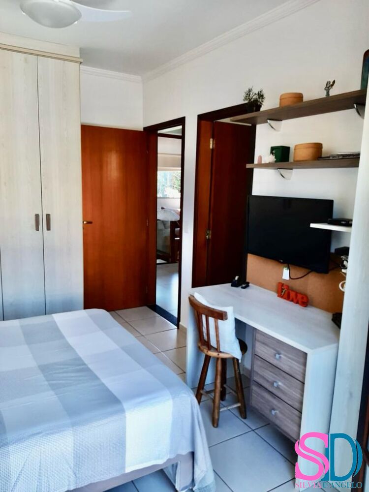 Casa à venda com 4 quartos, 205m² - Foto 1
