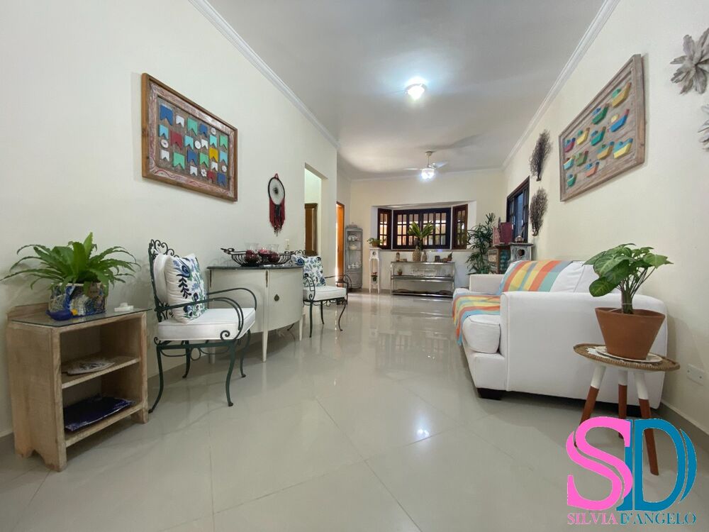 Casa à venda com 3 quartos, 229m² - Foto 1