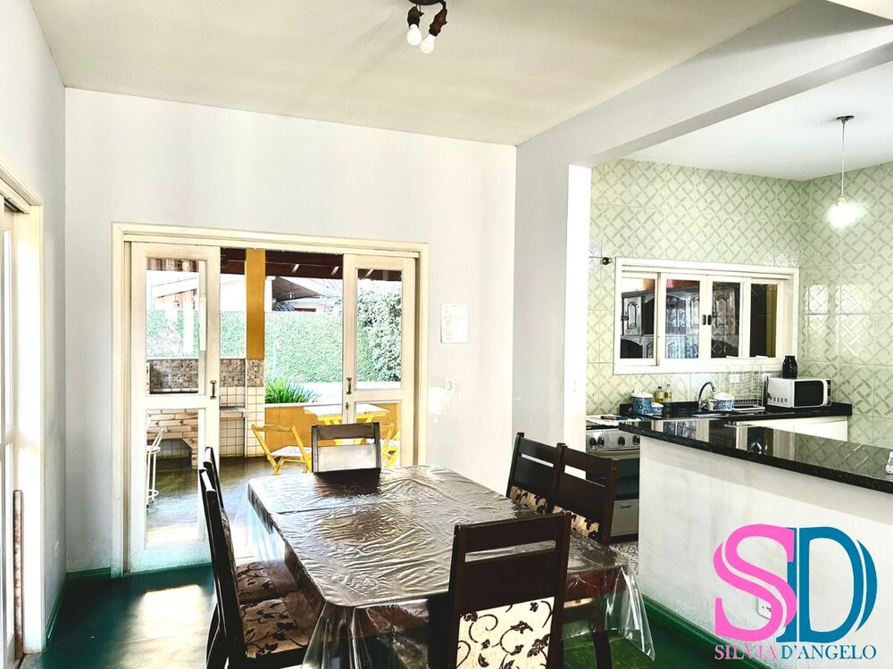 Casa de Condomínio à venda com 4 quartos, 260m² - Foto 1