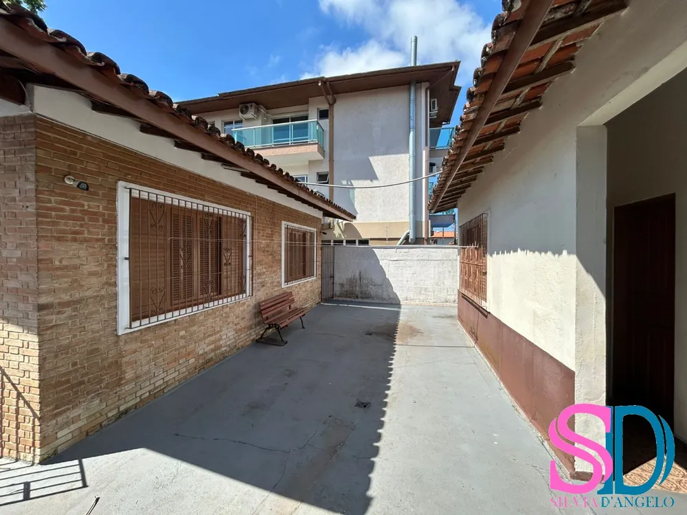 Casa, 4 quartos, 230 m² - Foto 2