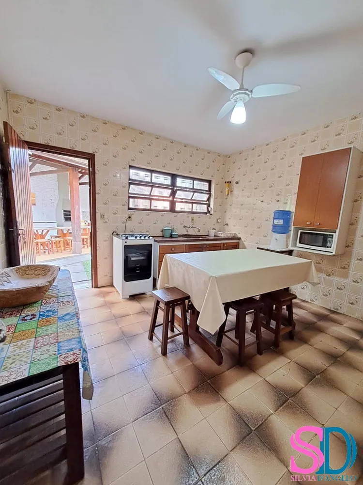 Casa, 8 quartos, 246 m² - Foto 2