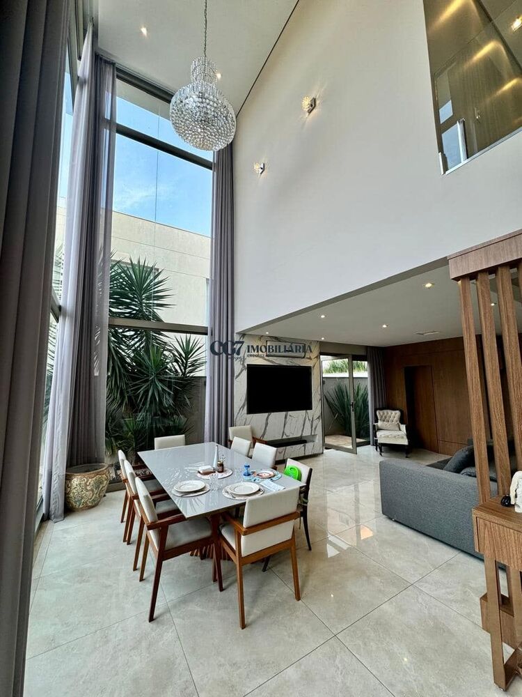 Sobrado, 4 quartos, 301 m² - Foto 1