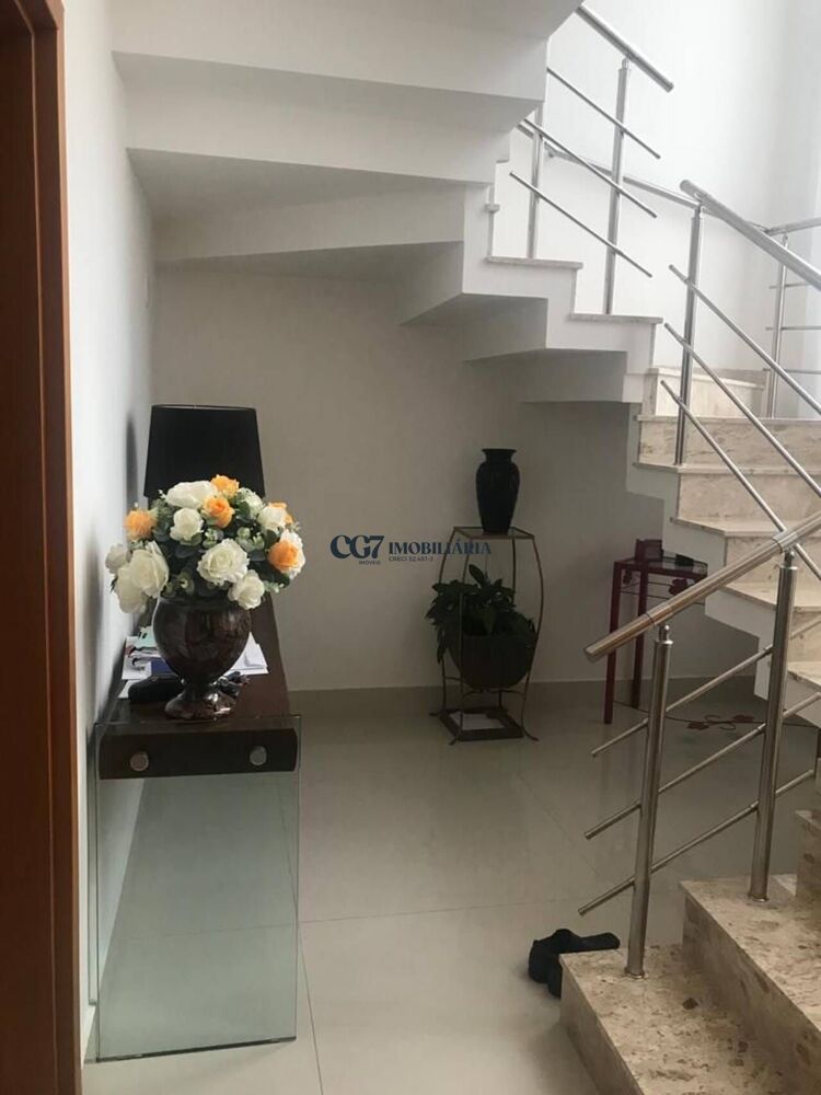 Sobrado, 3 quartos, 388 m² - Foto 1