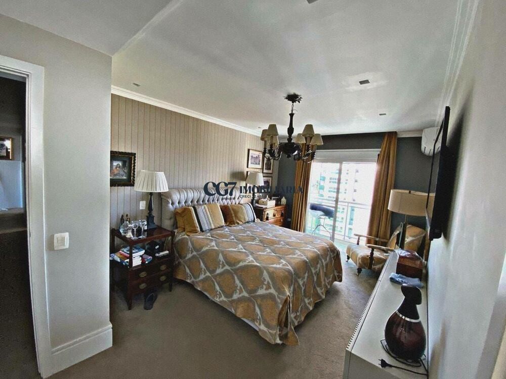 Apartamento, 3 quartos, 261 m² - Foto 2