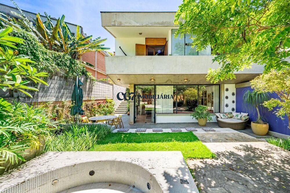 Sobrado à venda com 3 quartos, 350m² - Foto 1