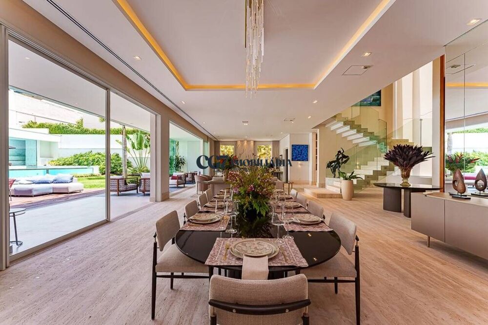 Sobrado à venda com 5 quartos, 1280m² - Foto 1