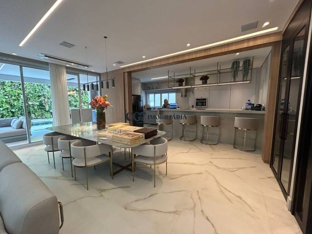 Sobrado, 3 quartos, 320 m² - Foto 1