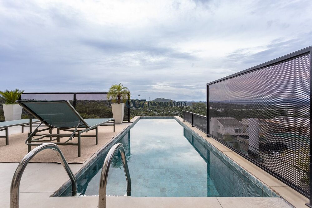 Sobrado à venda com 4 quartos, 303m² - Foto 1
