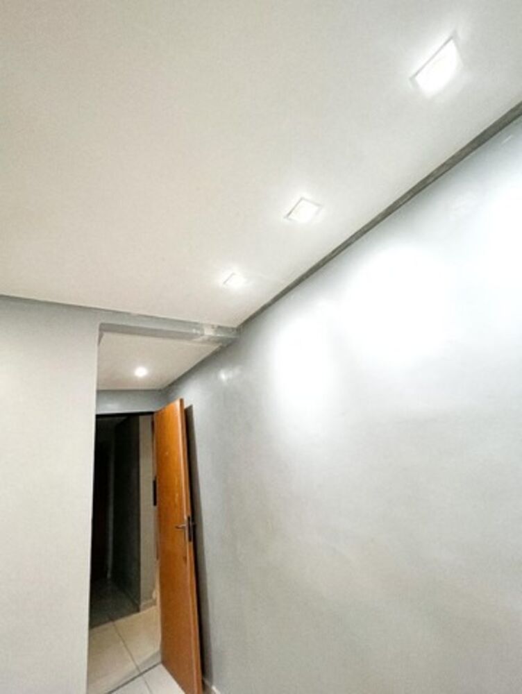 Apartamento à venda com 2 quartos, 67m² - Foto 2