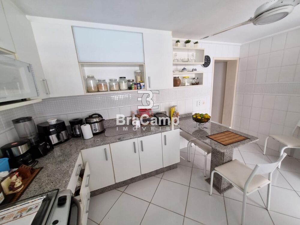 Casa à venda com 4 quartos, 225m² - Foto 2